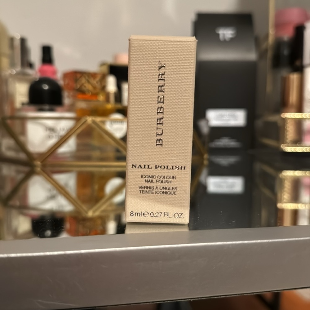 🎉2X HP🎉NWT Burberry Nail Polish - Military Red No. 300
